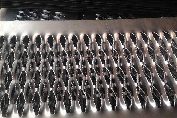 鱷魚(yú)嘴防滑板